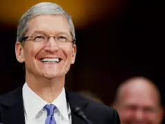 Глава Apple объяснил, почему владельцам iPhone запретили менять магазин приложений