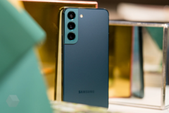 Samsung урезала вдвое цену линейки Galaxy S22 и быстро продала более миллиона смартфонов в Южной Корее