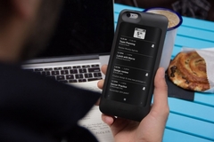 Apple выпустит iPhone с дополнительными экранами из «электронных чернил»