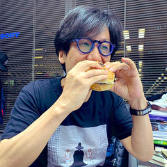 Хидэо Кодзима поделился действительно важной новостью. Он ест не только лапшу удон