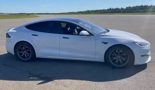  Специалистам удалось разогнать Tesla Model S Plaid до 348 км/ч 