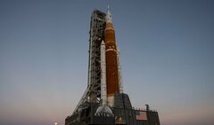 Скоро снова на Луну: NASA назвала даты полета огромной ракеты к спутнику