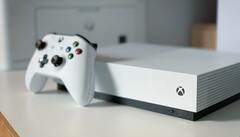 Microsoft впервые признала, что Xbox One проиграла по продажам PS4
