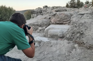 Археологи нашли полуметровый древний каменный фаллос