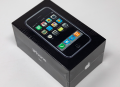 Нераспакованный самый первый iPhone продали за $40 тысяч