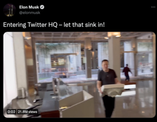 "Шеф-твит": Маск зашел в штаб-квартиру Twitter с раковиной в руках