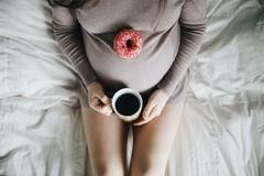 Исследование: всего полчашки кофе во время беременности могут сделать детей более короткими