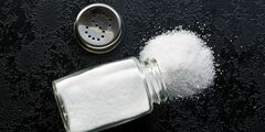 Насколько больше соли едят россияне, чем нужно для здоровья