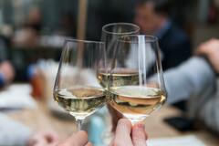 Что сделает с вашим здоровьем бокал белого вина каждый вечер