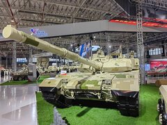Китай представил свой новейший модернизированный танк VT-4 с дополнительной защитой