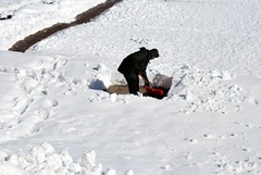 Уборка снега лопатой оказалась опасна для здоровья сердца