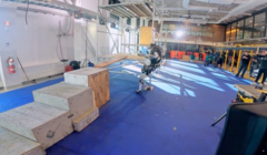 В забавном видео показали нелепые падения самого крутого робота Boston Dynamics