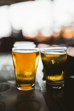 Гастроэнтеролог назвал нормы пива для мужчин и женщин