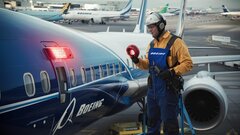 Связанный с Boeing механик забил тревогу по поводу безопасности 787 Dreamliner