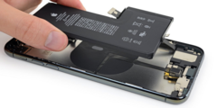 В iFixit оценили идею упрощённого ремонта аккумулятора в iPhone