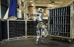 Boston Dynamics показала, как их робот «работает» на автомобильном заводе