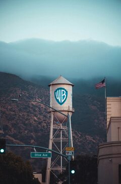 Warner Bros закрыла сразу три студии разработки игр