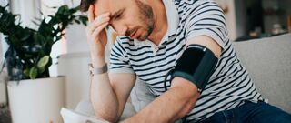 Обнаружена связь между хронической болью и гипертонией у взрослых