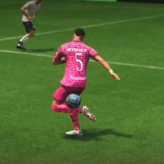 В EA Sports FC 24 нашли «самый страшный баг». Мяч приклеивается к ноге игрока, позволяя просто забежать в ворота