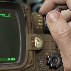 Отец геймера создал рабочий Pip-Boy из Fallout. Он проигрывает музыку и показывает погоду