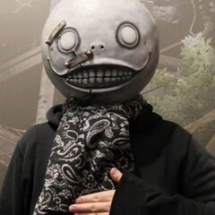 Создатель Nier Йоко Таро призвал не покупать на барахолках вещи с его автографами: «Половина из них — подделки»