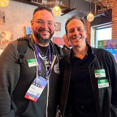 Фил Спенсер шутит: бывший глава Xbox пришел на GDC с бейджиком «пенсионер»