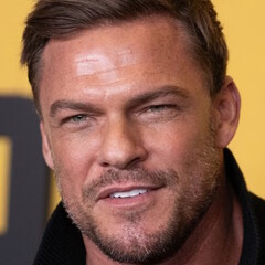 Звезда «Ричера» Алан Ричсон избил прохожего. Полиция назвала действия самообороной