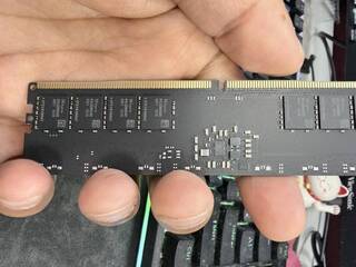 Замечены чипы  оперативной памяти  SK hynix второго поколения 3 ГБ DDR5 