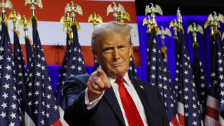 Трамп снова призвал американцев покупать компьютеры Dell на фоне роста акций компании
