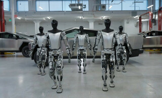 Tesla показала обновления парка прототипов роботов Optimus