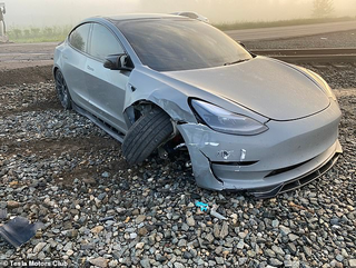 Автопилот Tesla не заметил поезд: Владелец обвиняет систему FSD в ошибке