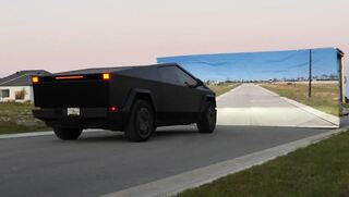 Tesla Cybertruck с автопилотом не удалось обмануть при помощи фальшивой стены