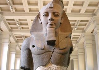 Археологи нашли утерянную часть статуи фараона Рамсеса II, на это ушло почти 100 лет