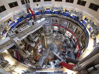 Сверхмощный магнит в самом крупном термоядерном реакторе: что пошло не так?