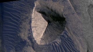 На Марсе обнаружена странная структура, поразительно похожая на древнеегипетскую пирамиду