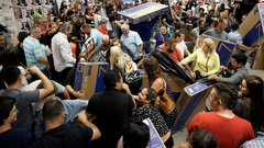 Пользователи спорят: выгодно ли покупать смартфон со скидкой?