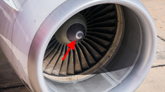 Зачем на двигателе самолетов рисуют спираль