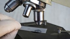 Какая мерзость: как выглядит смартфон под микроскопом (видео)