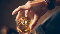 Стресс в детстве влияет на любовь к алкоголю во взрослом возрасте