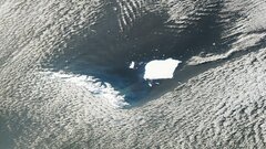 Крупнейший в мире айсберг разрушился: что известно