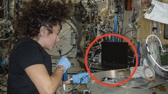 Астронавты МКС получили новые ноутбуки