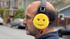 Мужчина собрал флагманские наушники из губок для мытья посуды