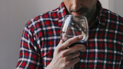 Алкоголь убивает мозг, даже если употреблять умеренно: доказано учеными