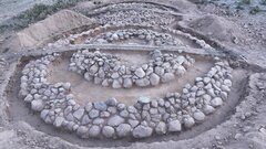 Археологи нашли более 20 скифских захоронений и загадочное круглое сооружение