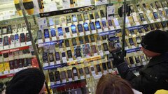 Сколько стоили телефоны в России 20 лет назад: кадры из каталогов