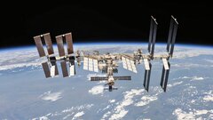 На МКС сняли загадочный яркий объект возле Земли