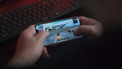 Молодой холостяк со смартфоном: составлен портрет геймера в России