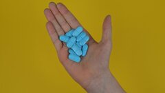 СМИ: россияне скупают сомнительные таблетки для снижения расхода топлива
