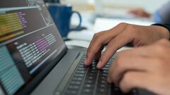 Python впервые с сентября 2024 упал ниже 20% в индексе TIOBE. Экспертный разбор