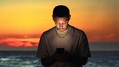 Слабые руки и мутное зрение: эксперты описали «смартфонное тело»